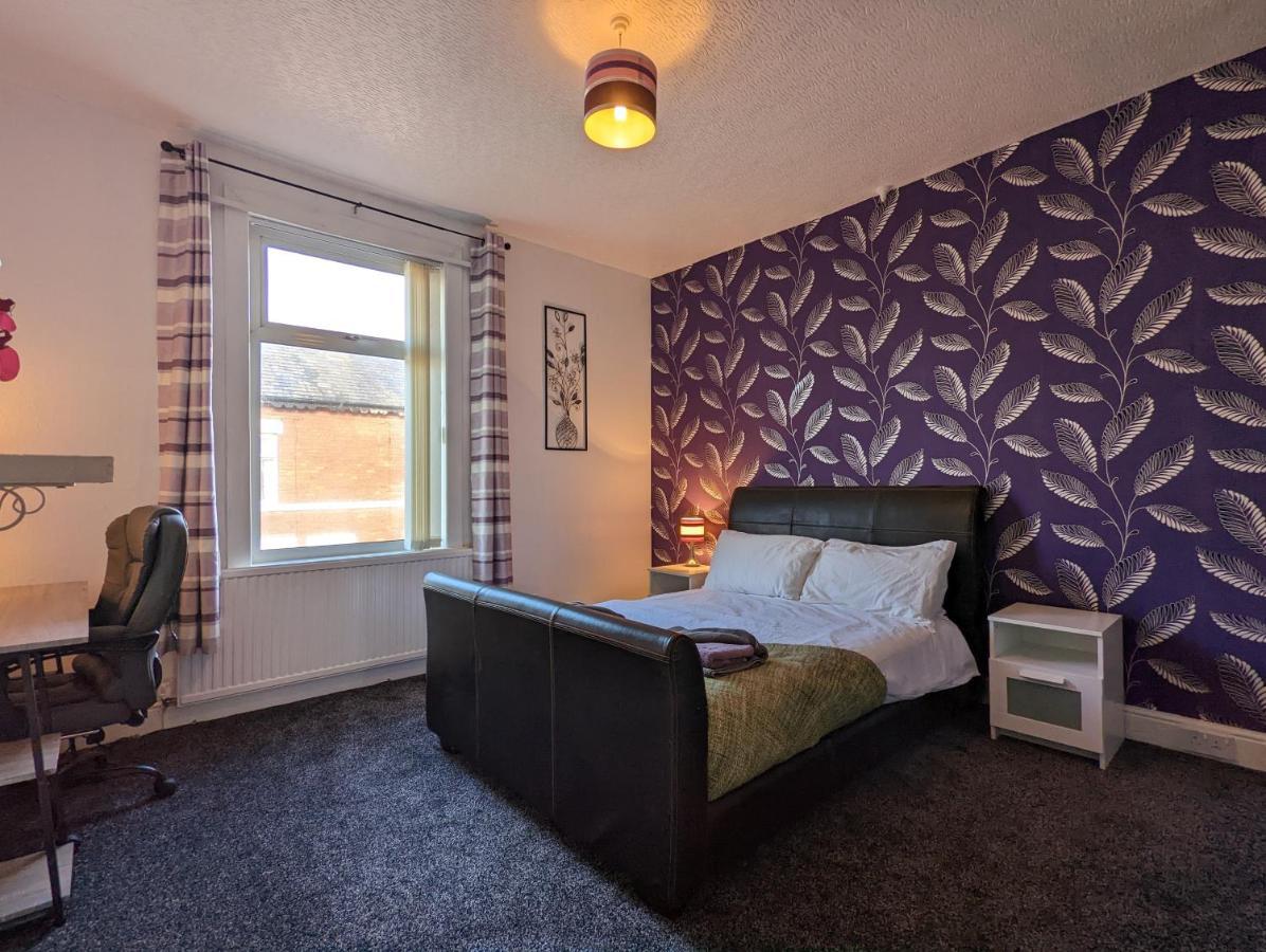 Moon Holiday Townhouse Free Parkingprivate Garden Blackpool Exterior photo